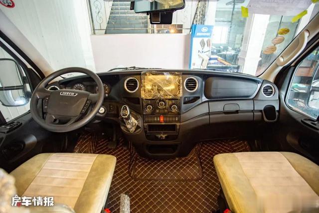 房车|大品牌主流房车啥样？空间大能住祖孙3代人，水电足够装修上档次