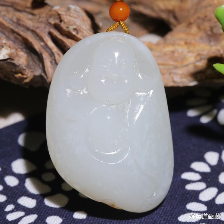 |不比红皮籽料差的和田玉白皮籽料，白皮料赌性大，但肉质细腻油润