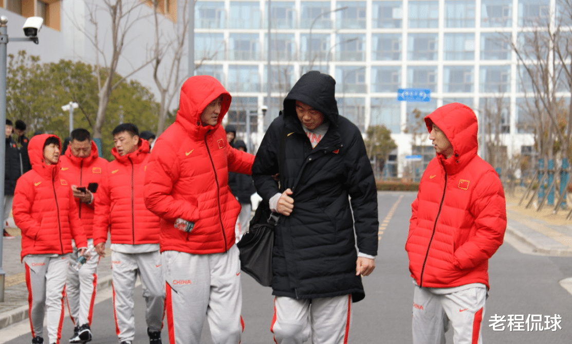 韓德君|中國(guó)男籃新任隊(duì)長(zhǎng)確定！34歲老將眾望所歸 郭艾倫周琦都服他