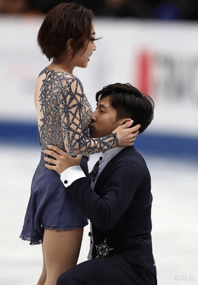 隋文静|中国花滑女神被男搭档“吻腰”,直言不介意,调侃应该亲后背才对