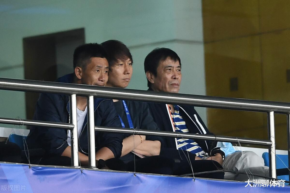 火箭隊(duì)|昨晚21點(diǎn)！中國足球傳來壞消息：球員暴打裁判，直播被強(qiáng)行中斷