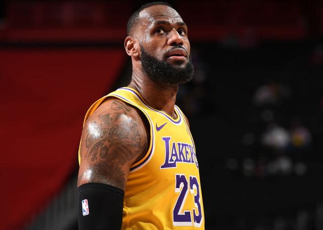 交易|一夜5消息!篮网热火1换3交易摆上台面,詹姆斯发声,火箭遭打击