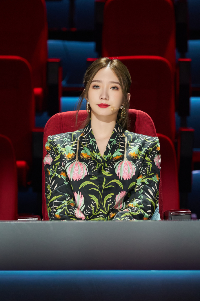 孟美岐|从女顶流到全网骂，孟美岐被谁害了？