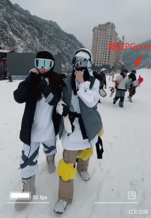 李小璐|李小璐被传和PGone复合后首现身！在家抹红唇跳辣舞，腰围绝了