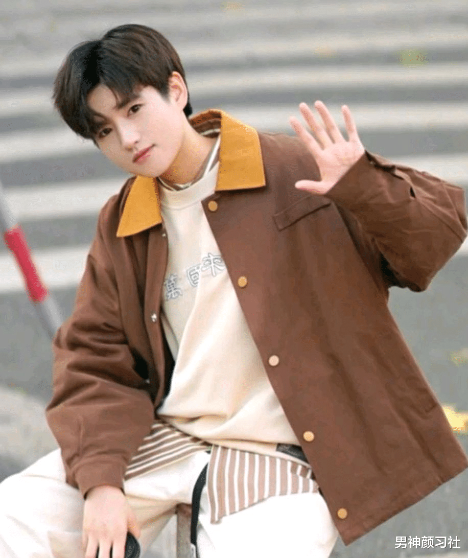 男神颜习社 颜值与温度共存！少年感风格穿搭的男生是最讨人喜欢的