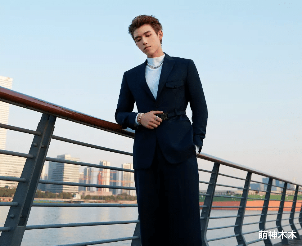 景甜|众星出席高奢活动：baby景甜肤白亮眼，陈飞宇大背头被赞像贵公子