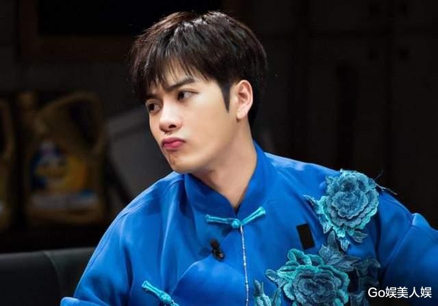 爱国|10位香港爱国明星，有的想要内地身份证，有的曾将国旗披在身上