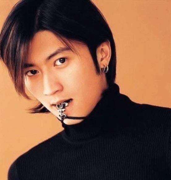 流浪汉|与父母“决裂”的6位港星，每一位都有难言之隐，年龄最大59岁