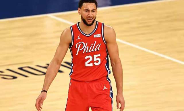 案件通报 恩比德1。96亿续约，同期前五顺位球员现状，一人拿底薪，一人成水货