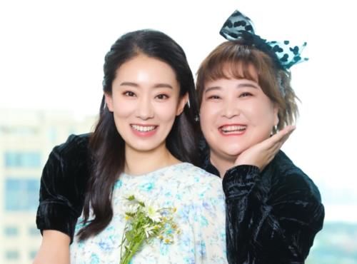 贾玲|破60亿，终于超越《战狼2》，《你好，李焕英》靠什么成了票房吸金石