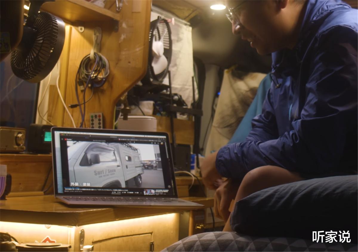 香港29岁“斜杠青年”，有家不回却住进3㎡的面包车上，转眼已2年