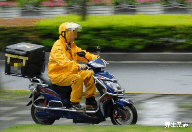 骨质疏松|多位院士联合呼吁停止饮用，常喝无异于“自残”，提醒爸妈：趁早远离