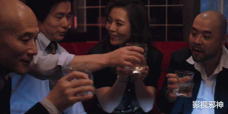 华灯初上|童年女神挑战尺度，她真豁出去了