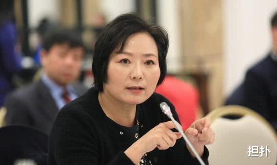 吴亚军|手握11万亩地皮，另外银行还有778亿现金，她才是中国地产女首富