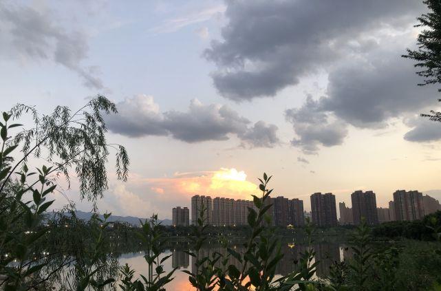 月亮 老话说：“秋王追月，必定有灾”，啥意思？什么是“秋王追月”？