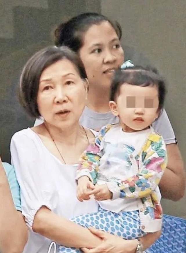 刘恺威|杨幂女儿小糯米迎7周岁生日，离婚后母女俩不同框，和爸爸更亲近