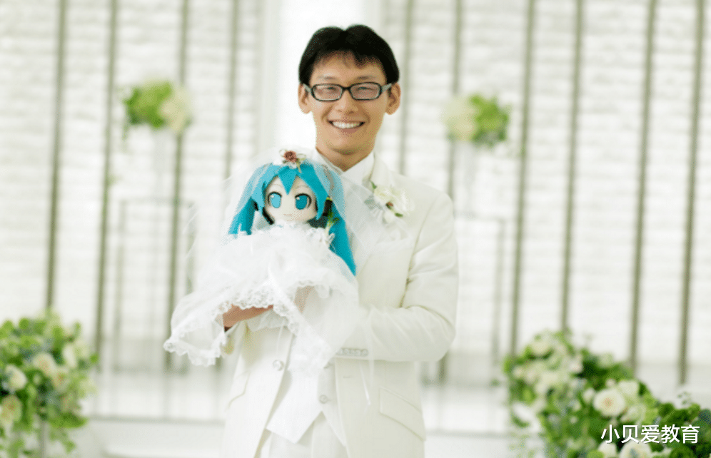 初音未来|宅男娶“初音未来”为妻，3年过去现状如何？感情淡漠暗自神伤？