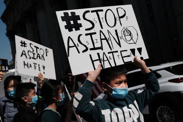 亚裔|太可恨！四名美国黑人女孩地铁暴打亚裔女学生被指“基于种族”