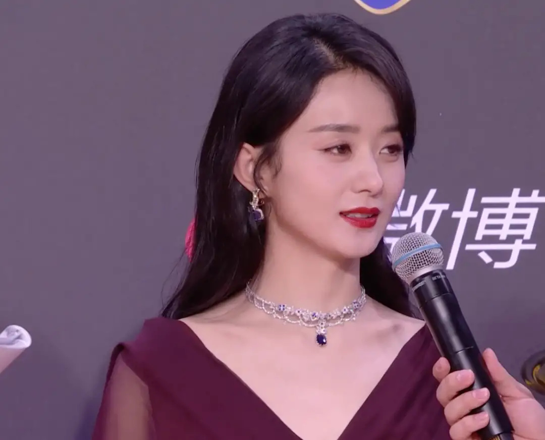 周星驰|92位明星走红毯，有一半争着与丁真合影？黄子韬台上邀自拍