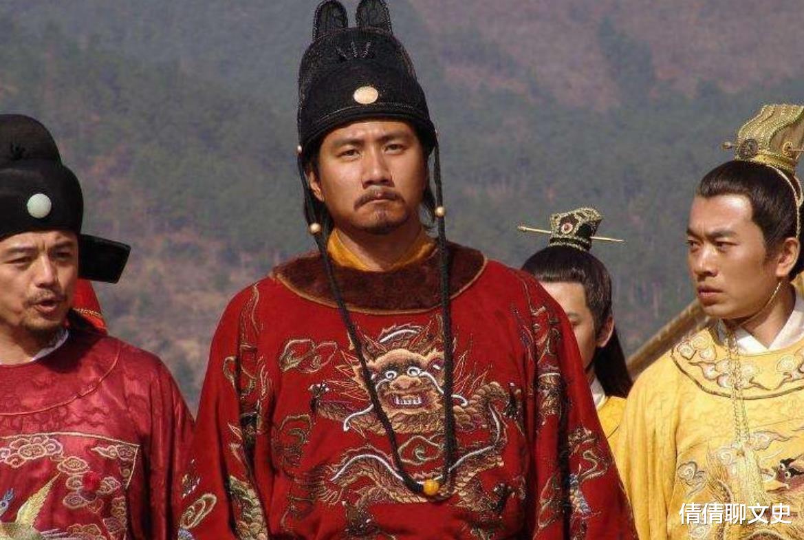 朱元璋|朱元璋拜佛时问方丈，朕也需要下跪吗？方丈回了8个字救了全寺人