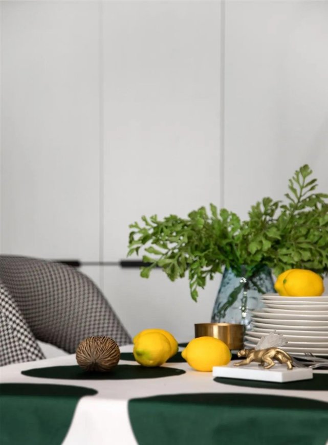 68㎡复古风二居室大黄大绿又不俗气,氛围感十足反而