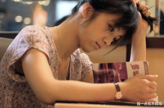 汤唯|她曾一部剧拿下11个“最佳女主角”，婚后却举家搬到乡下，过上了向往的生活