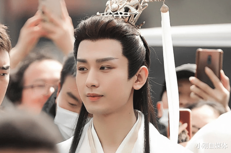 哥斯拉大战金刚|沉香如屑是部女大主戏，景甜流传的造型与千秋令相符