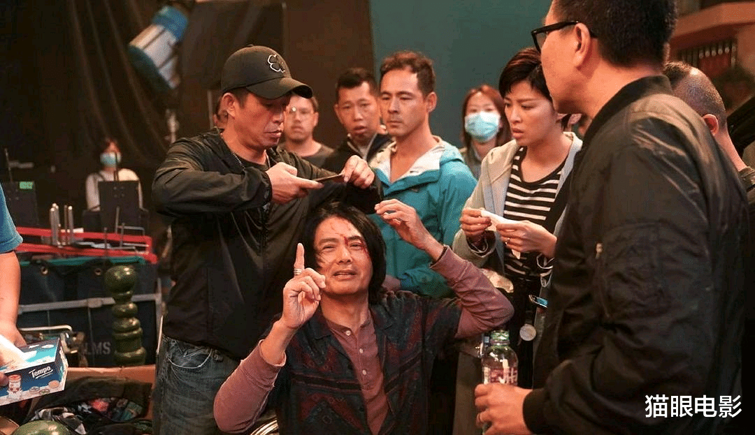 周润发|66岁周润发又演赌神？戴墨镜留长发气势十足，却输得一塌糊涂