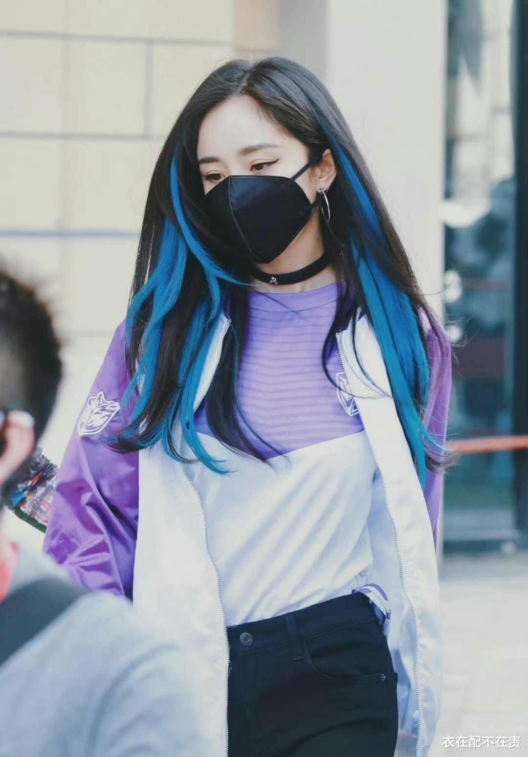 衣在配不在贵|杨幂是有多瘦？大腿和助理小腿差不多细，身材好穿紧身裤真占便宜