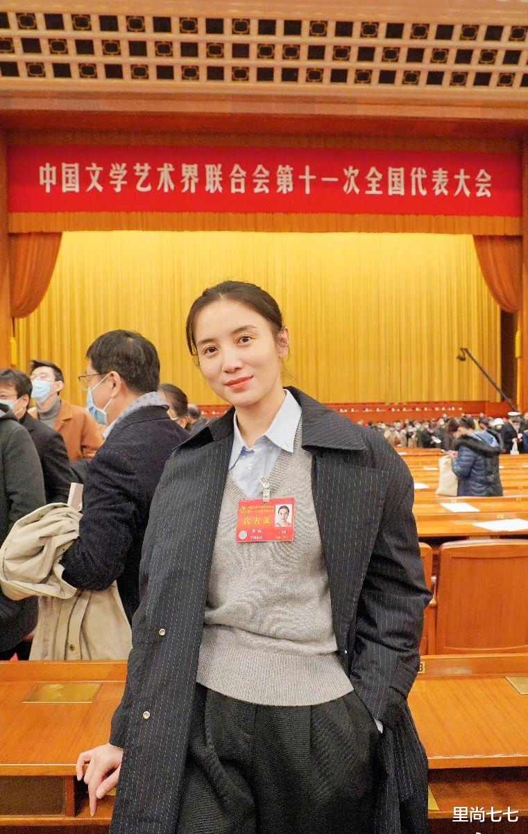 刘海宽|文代会明星阵容太强，周冬雨佟丽娅C位受追捧，刘涛军人站姿抢镜