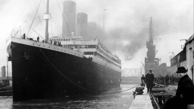 古人类 泰坦尼克号沉船之谜：真的是撞击冰山沉没？