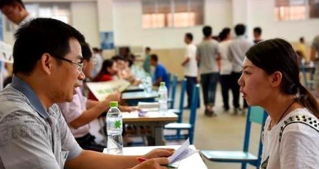 家有二宝育儿|985大学生做环卫，211大学生送快递，2类高才生如今境况尴尬