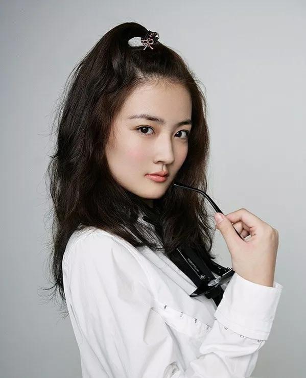 王安宇|95后小花旦徐璐:眉目如画唯美可爱,容貌姣好惹人爱