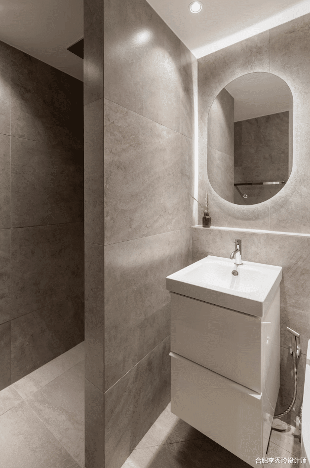 166㎡只有夫妻俩居住，没有花里胡哨的造型设计，干净得恰到好处