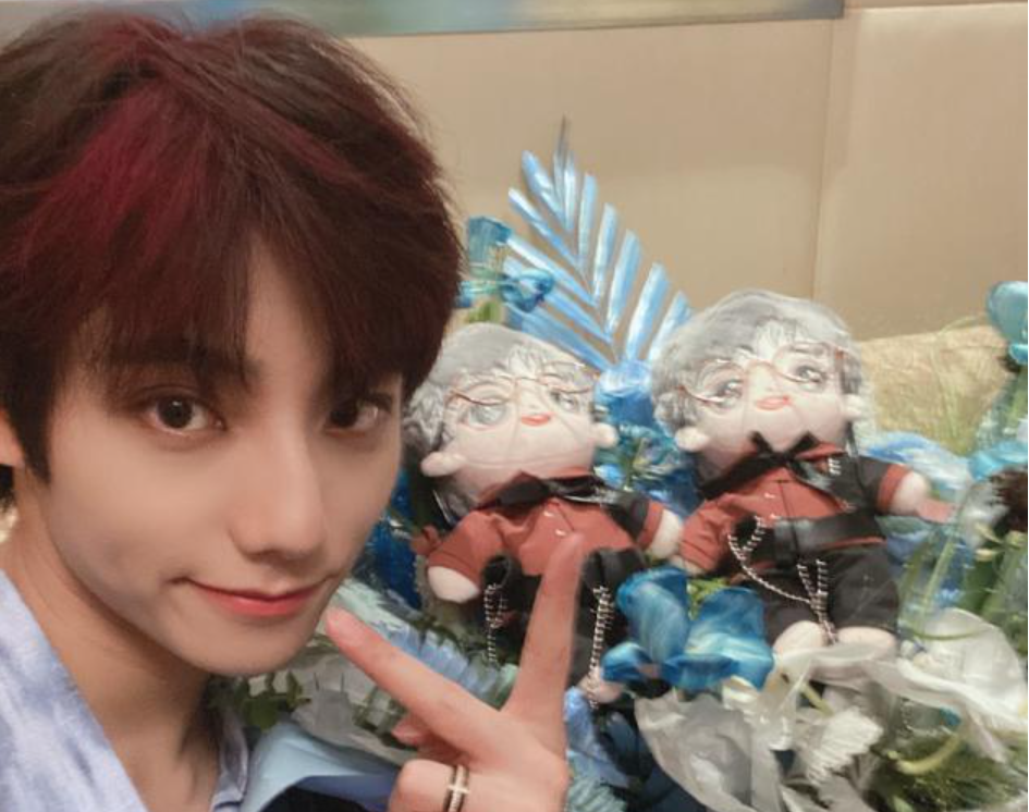 龚俊|龚俊用毛毯罩头被私生辱骂，张雨绮难忍私生来电喊话“这是骚扰”