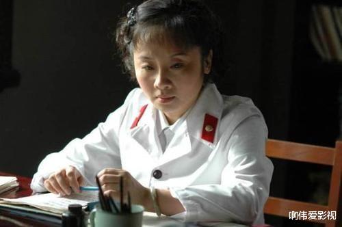 蔡明|她曾比宋丹丹蔡明还红，捧红丈夫后却惨遭抛弃，如今与儿子相依为命