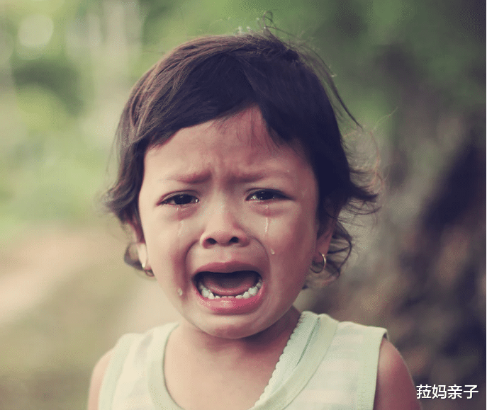 菈妈亲子|6岁男孩扬言要让妈妈后悔,睿智妈妈一招化解孩子的“要挟”