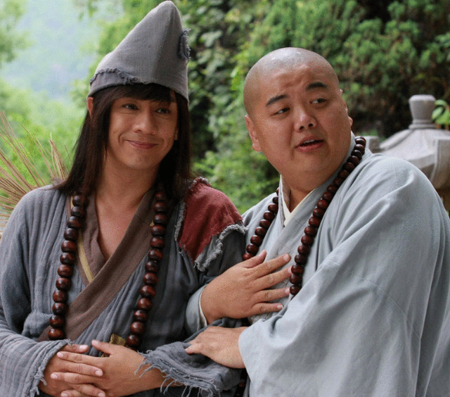 无头东宫|让保姆睡沙发吃剩菜，陈浩民夫妇直播说漏嘴，明星天生高人一等？