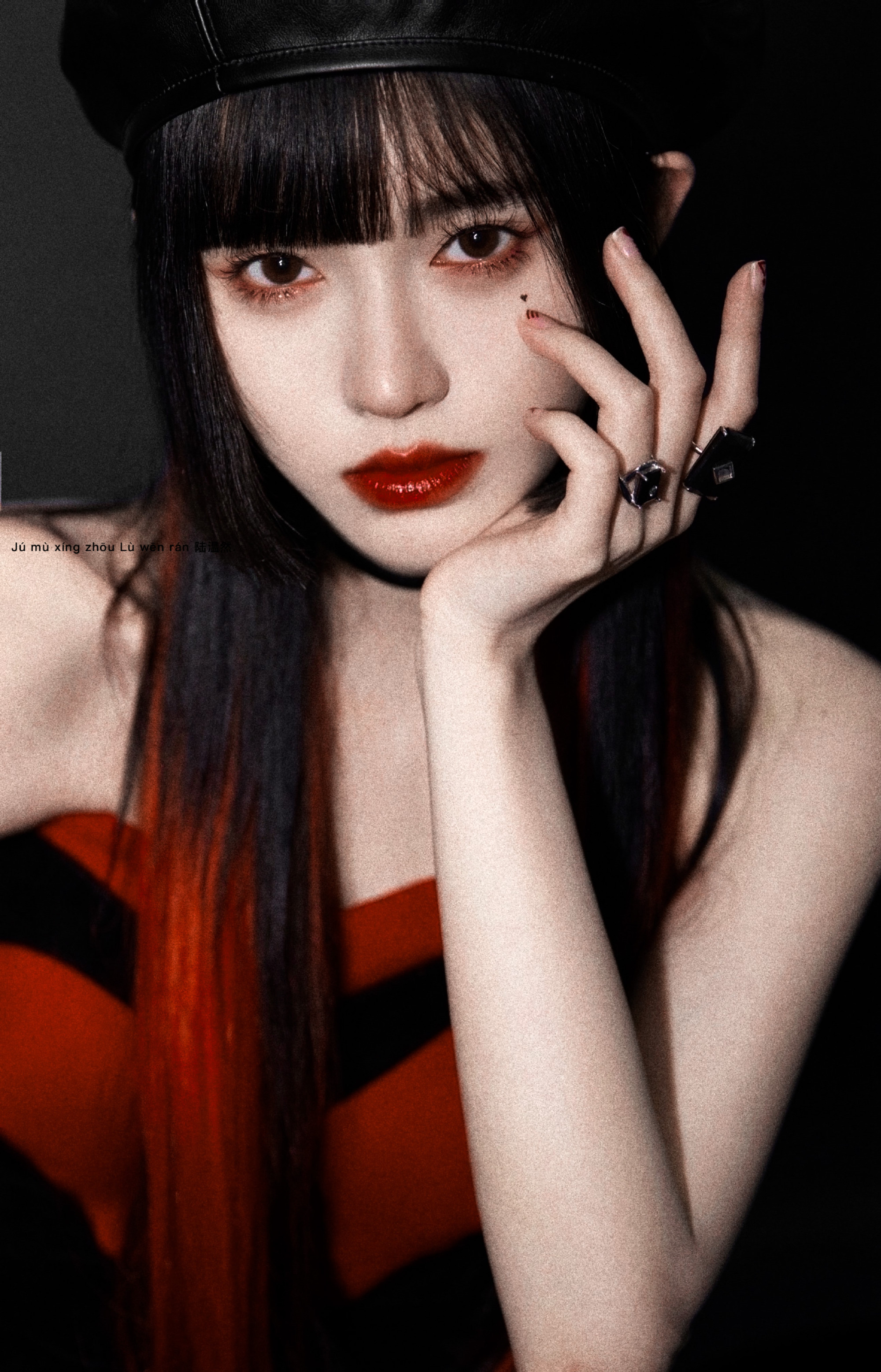 鞠婧祎|鞠婧祎芒果年货节彩排照,蓝色露肩衬衫太绝了,好身材展露无遗