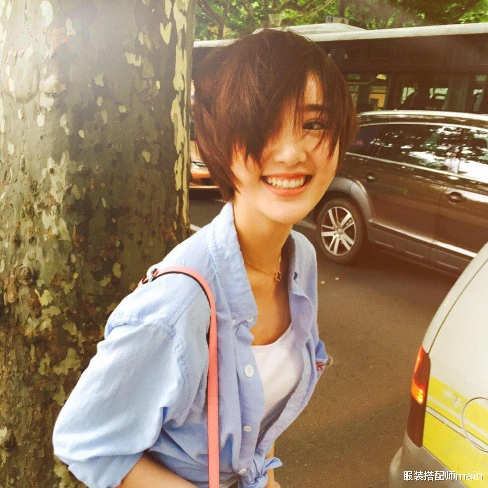 服装搭配师main|剧里剧外被渣爹压榨，她依然走出阴霾，拿最烂的剧本过最飒的人生