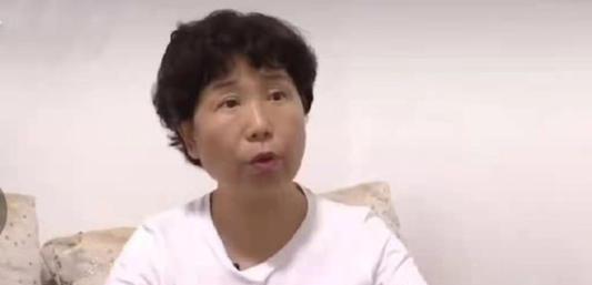 巴渝风景线 杜新枝细数抚养郭威艰辛，直播笑得前仰后合，凭什么质问人性何在