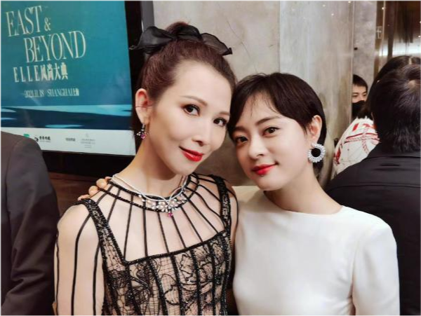 孙俪|孙俪一家罕见同框！她穿紧身运动装包裹好严实，丝毫没有女明星范