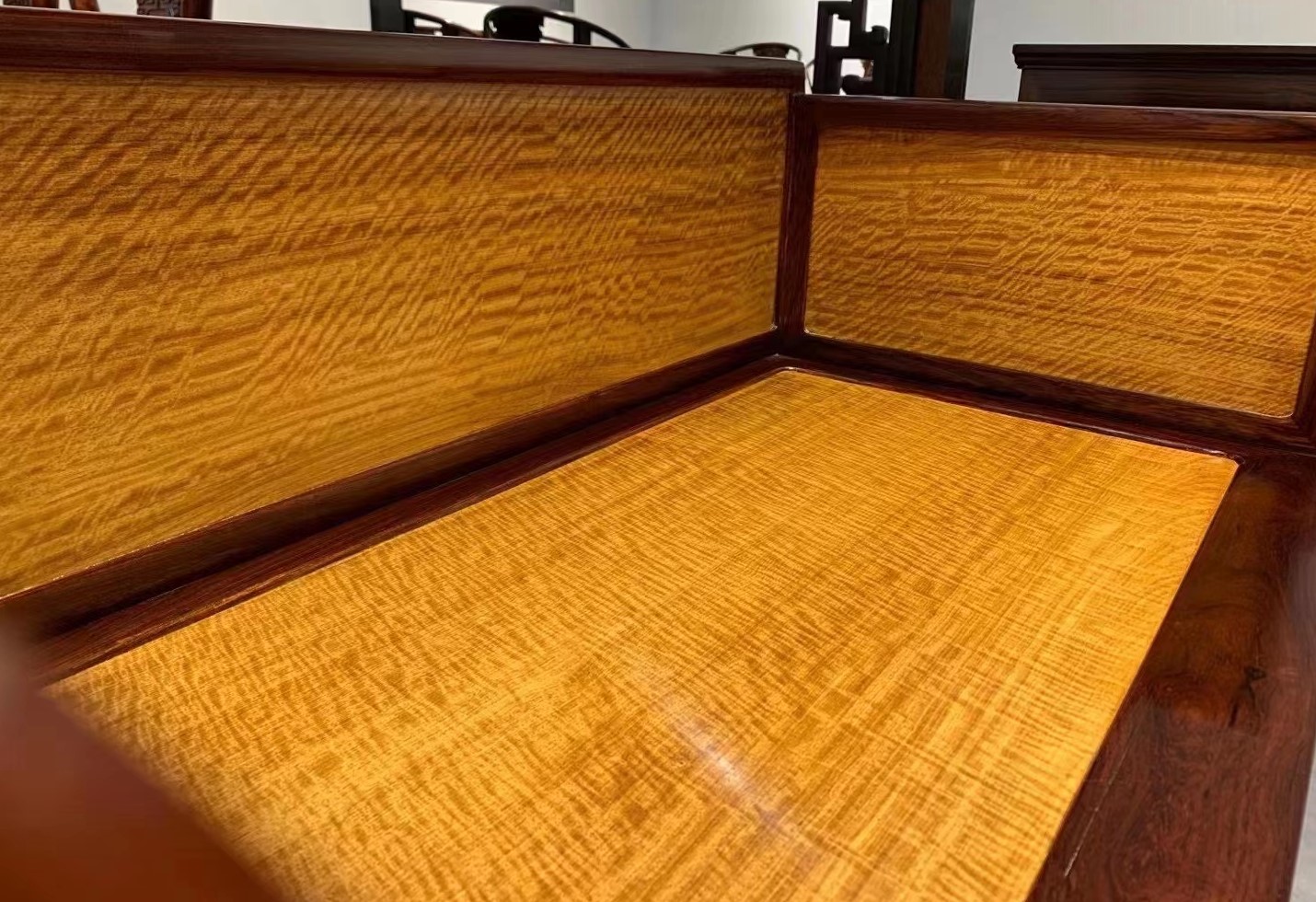 留一半醉 主播低价卖红木家具，一两年以后，会被人骂她八辈祖宗