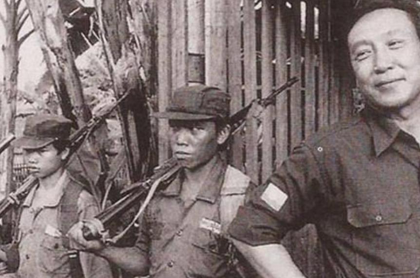 输女 真实的坤沙是什么样的？温文尔雅气度不凡，被捕后却无人敢处决