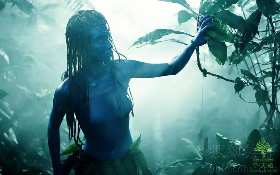 张翰|《阿凡达》女主角身着蓝色紧身衣展性感身材 2021再度上映席卷全球票房重登榜顶