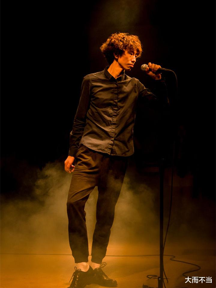 庞麦郎|靠翻唱《我的滑板鞋》大红的华晨宇，真的就比庞麦郎高贵吗？