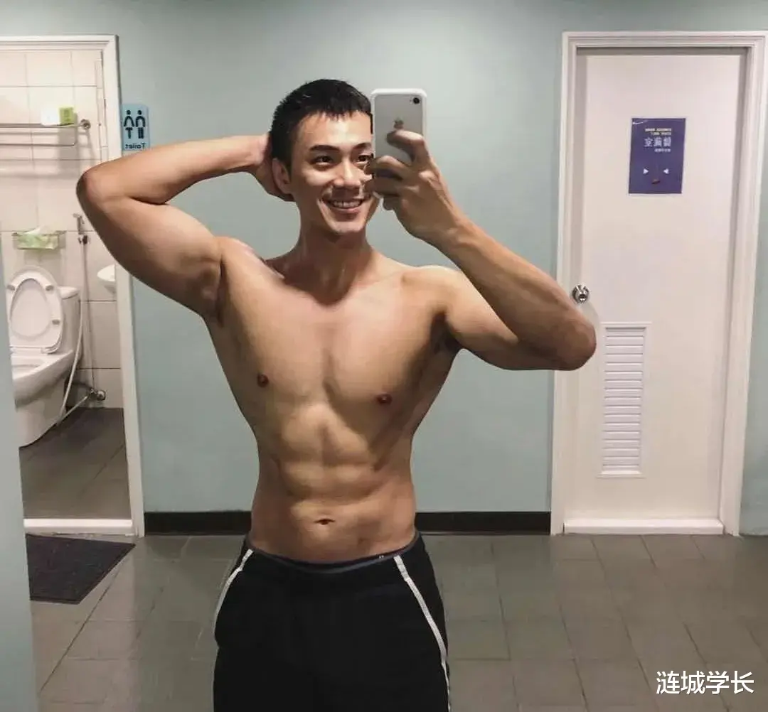 张孝全|神似张孝全的击剑小哥，肩宽腰窄，古铜色的肌肉令人羡慕