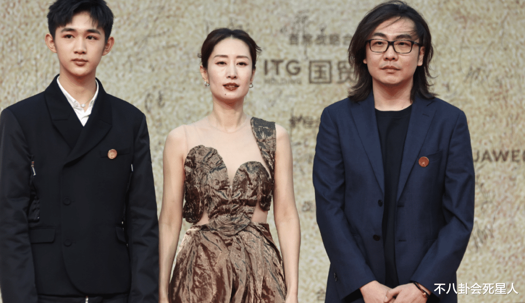 张子枫|金鸡奖女星造型红黑榜，沈月披纱窗，关晓彤老气，张子枫逆袭了