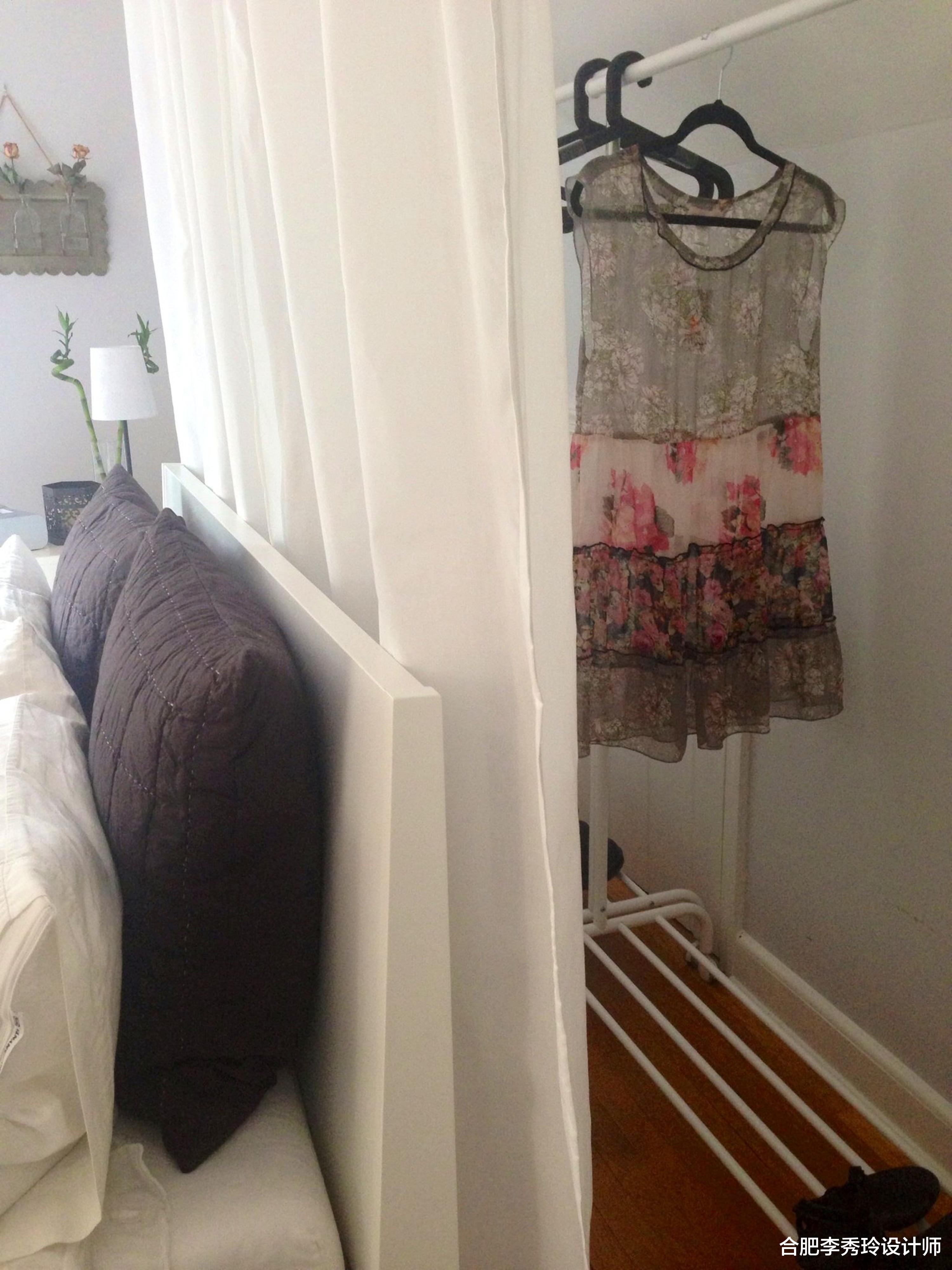 衣帽间也不用单独一间房,把床往前挪半米,挂面帘子藏在床头后面