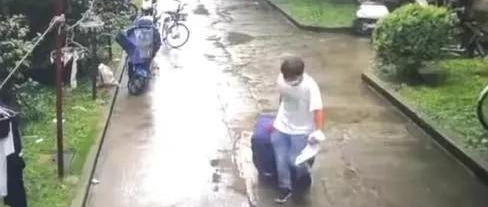 “行李箱抛尸案”,揭开400万独居女性最深的“痛”,你明白吗?